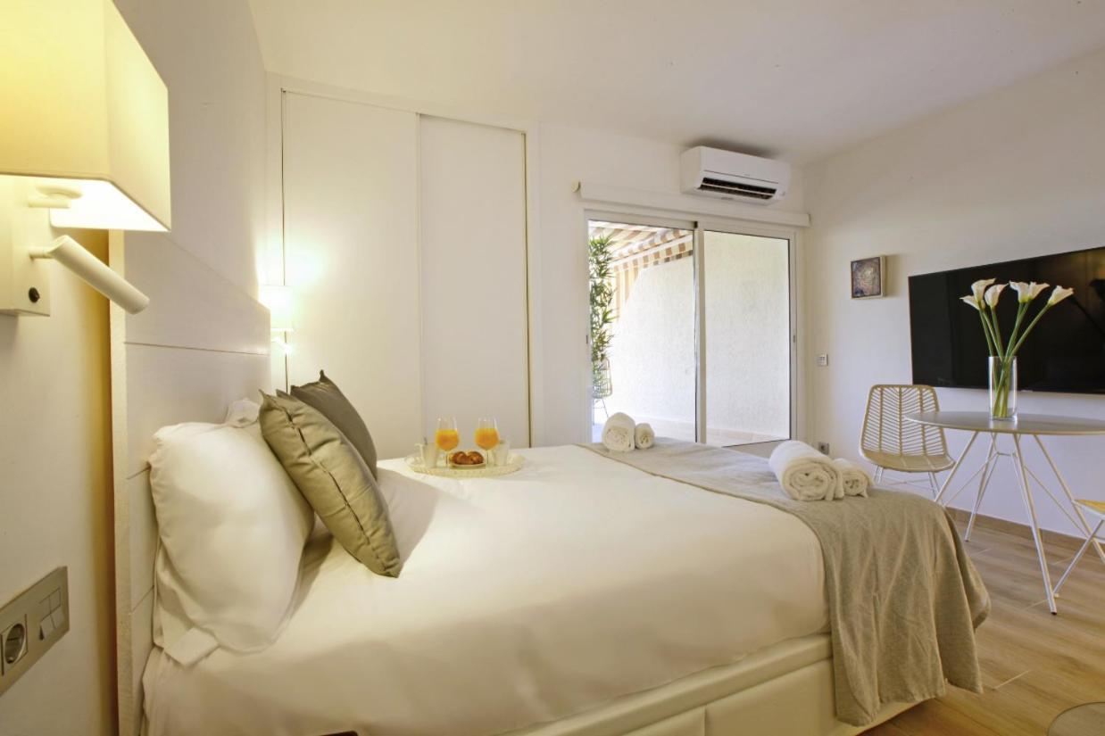 Apartamentos Holidays Benalbeach Benalmádena Værelse billede